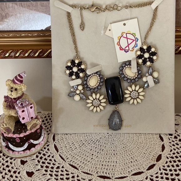 🆕 Beautiful silvery theme statement piece necklace - Picture 7 of 7